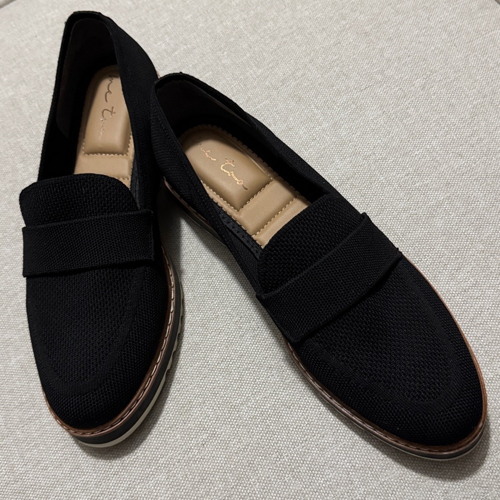 Like New-Me Too brand “Barrett” Mesh Loafers-Sz 8-Black-Elevated Cushioned Heel - Picture 2 of 16